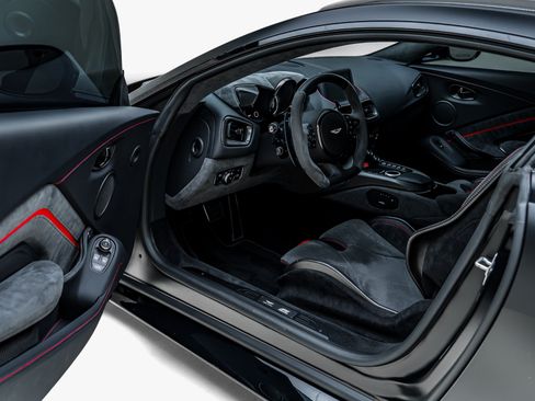 Used 2023 Aston Martin V8 Vantage Coupe RWD image 6