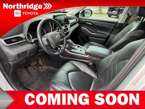 Used 2020 Toyota Highlander XLE FWD image 5