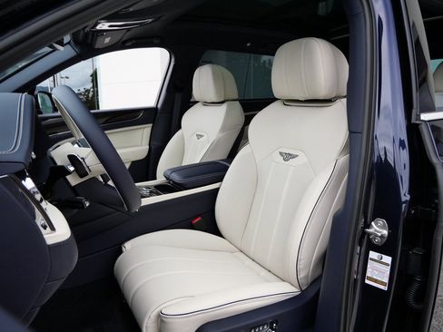 New 2025 Bentley Bentayga Extended Wheelbase image 2