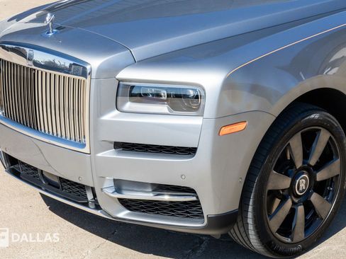 Used 2023 Rolls-Royce Cullinan w/ Cullinan Package image 6