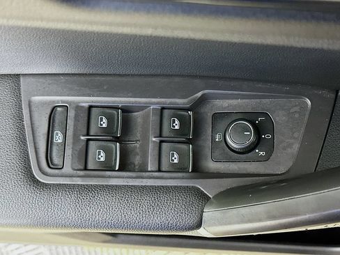 Used 2018 Volkswagen Tiguan SE FWD image 20