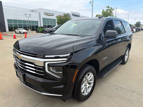 Used 2025 Chevrolet Tahoe LT RWD image 9