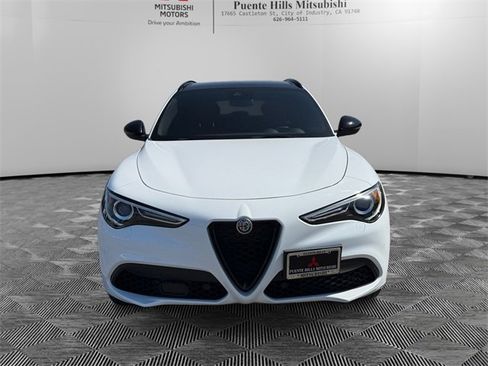 Used 2022 Alfa Romeo Stelvio Veloce image 2