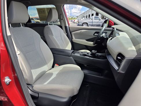 Used 2023 Nissan Rogue SV FWD image 18