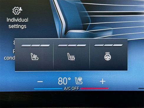 Used 2024 BMW 540i xDrive w/ Premium Package image 21