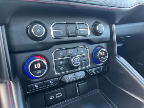 Used 2021 Chevrolet Suburban RST w/ Luxury Package image 31