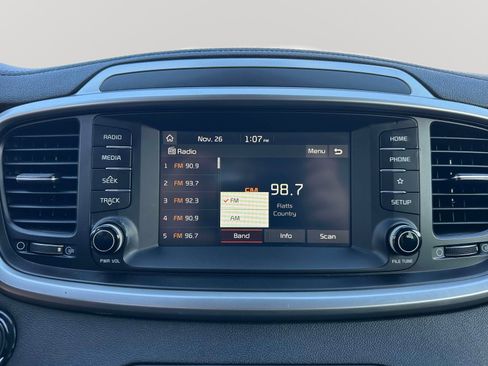 Used 2020 Kia Sorento EX image 10