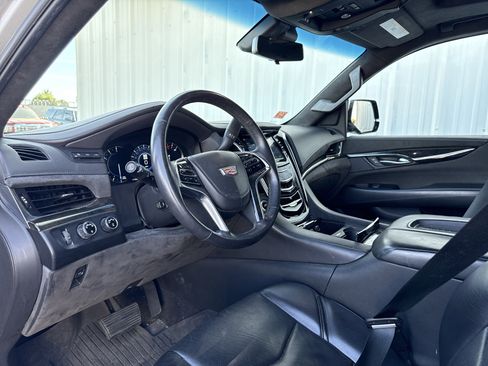 Used 2019 Cadillac Escalade ESV Platinum image 20