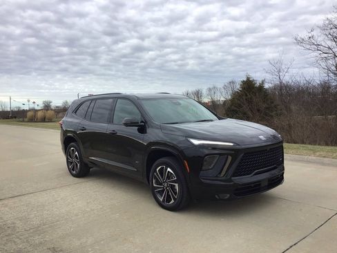 Used 2025 Buick Enclave Sport Touring image 1