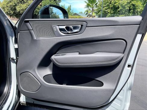 New 2027 Volvo XC60 B5 Core AWD/4WD image 30