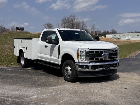 New 2025 Ford F350 XL w/ XL Chrome Package image 2