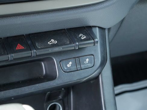 Used 2018 Chevrolet Colorado Z71 AWD/4WD image 38