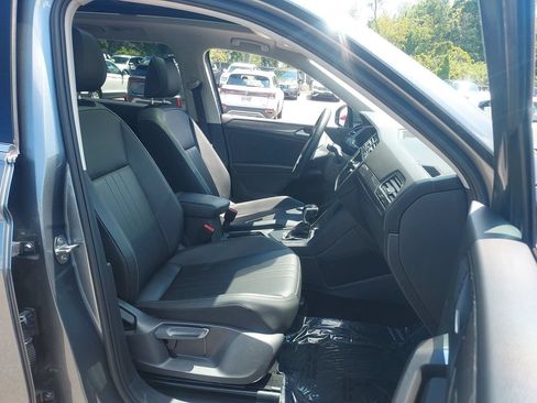 Used 2023 Volkswagen Tiguan SE w/ Panoramic Sunroof Package FWD image 32
