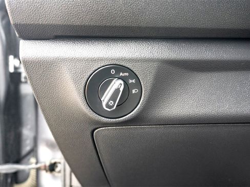 Used 2023 Volkswagen Jetta SE image 16