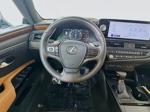 Used 2025 Lexus ES 350 w/ Accessory Package (Z2) image 21