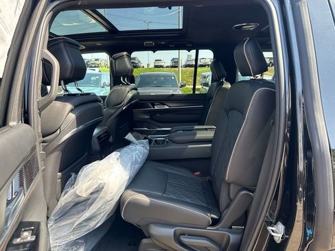 New 2026 Jeep Grand Wagoneer Summit AWD/4WD image 28