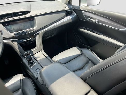 Used 2018 Cadillac XT5 Premium Luxury FWD image 25