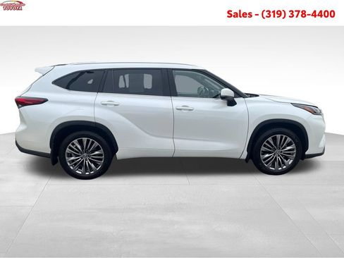Certified 2021 Toyota Highlander Platinum AWD/4WD image 8