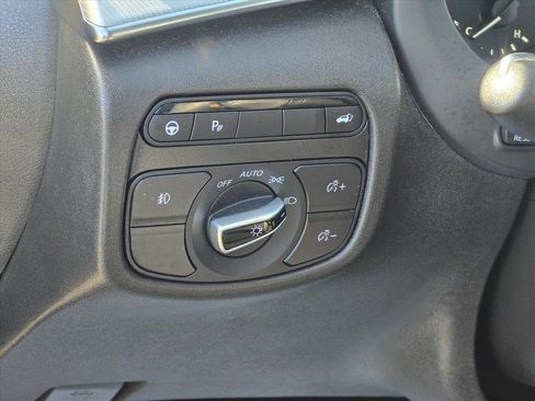 Used 2021 INFINITI QX50 Essential w/ Convenience Package image 8