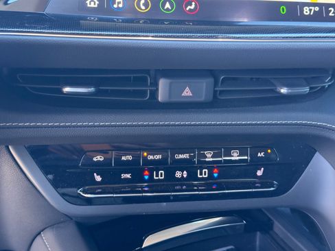 Used 2022 Buick Envision Essence w/ Technology Package II image 28