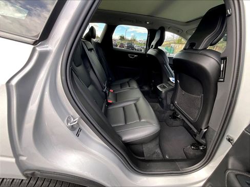 Used 2025 Volvo XC60 B5 Core image 30