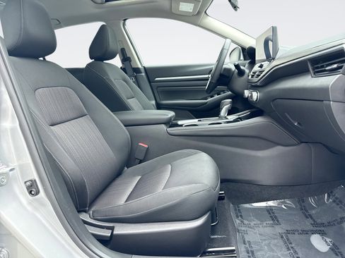 Used 2023 Nissan Altima 2.5 SV w/ SV Premium Package FWD image 18
