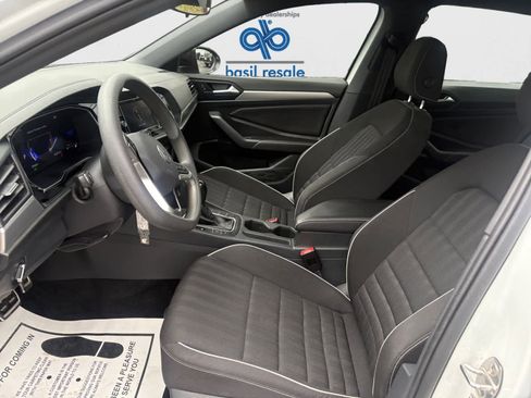 Used 2023 Volkswagen Jetta Sport FWD image 11