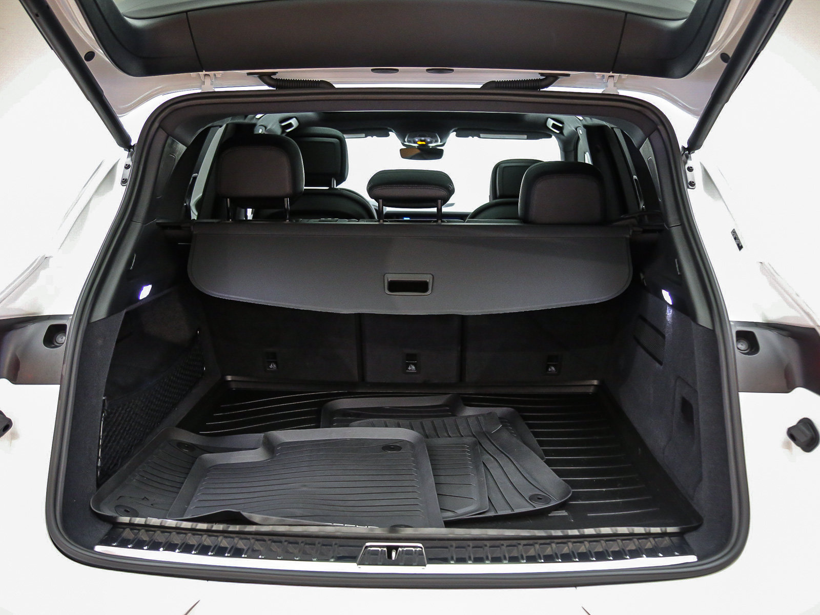 Certified 2026 Porsche Cayenne AWD/4WD image 30