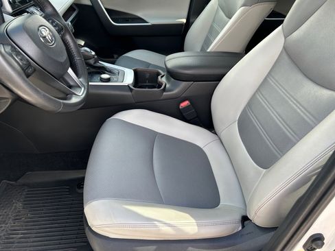 Used 2022 Toyota RAV4 Limited image 9