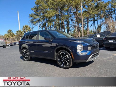 Used 2024 Mitsubishi Outlander SE image 1