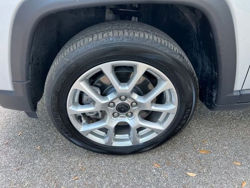 Used 2025 Jeep Compass Limited image 31