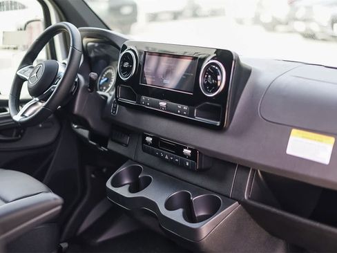 New 2024 Mercedes-Benz eSprinter 170 Cargo image 15