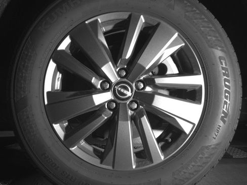 Used 2025 Nissan Pathfinder SV image 14