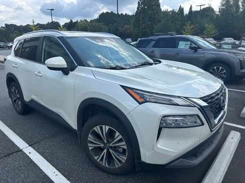 Used 2023 Nissan Rogue SV w/ SV Premium B Package FWD image 3