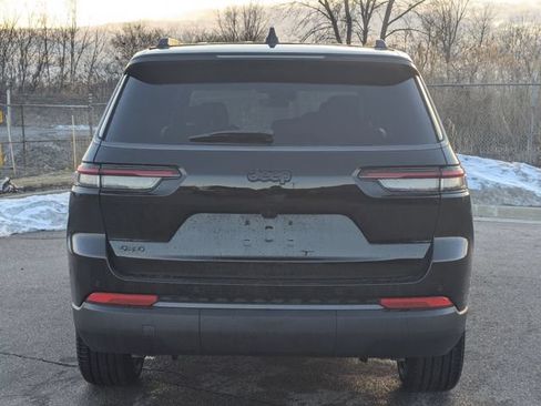 New 2026 Jeep Grand Cherokee L Limited w/ Limited Altitude Package AWD/4WD image 4