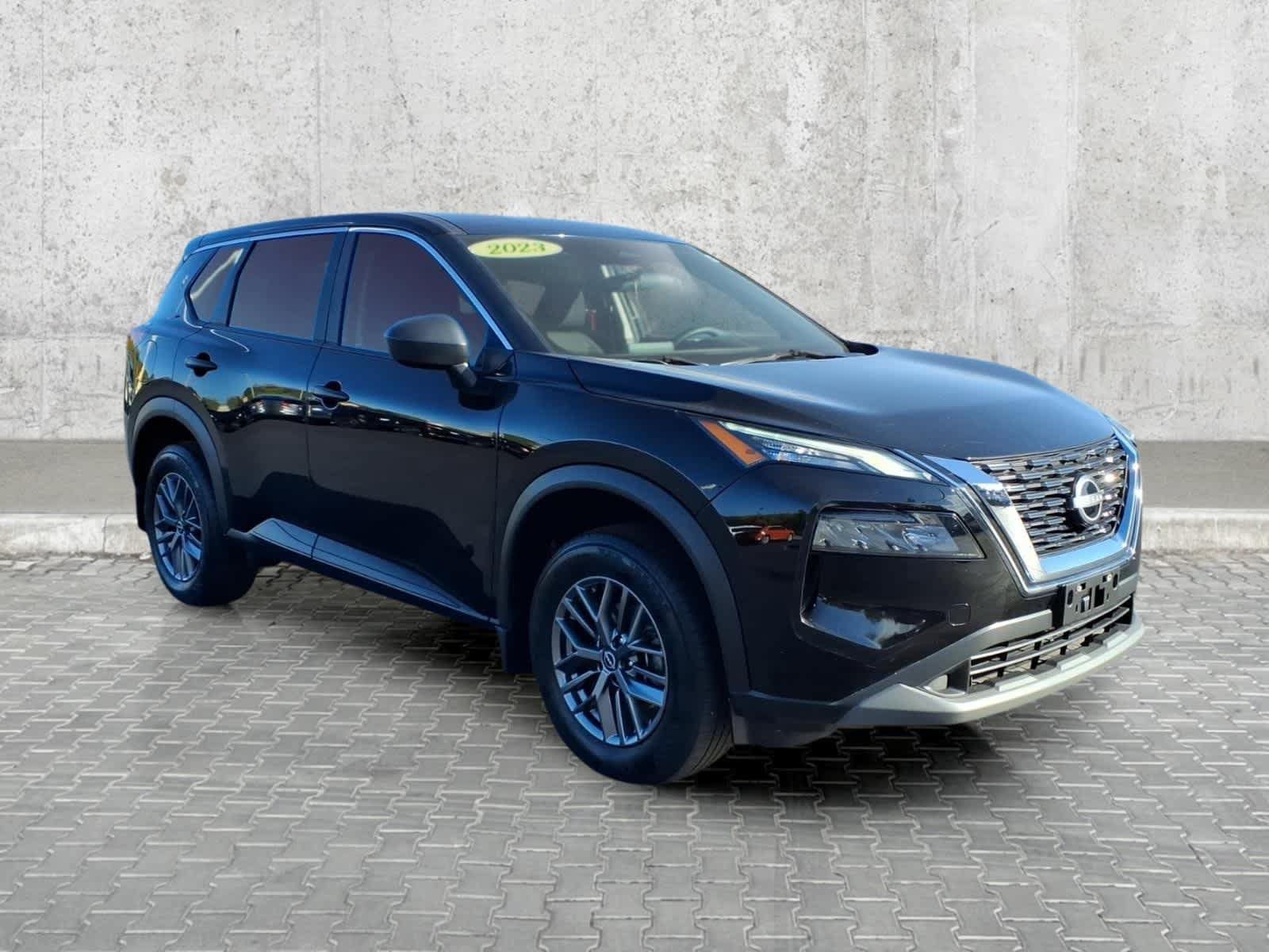 Used 2023 Nissan Rogue S AWD/4WD image 2