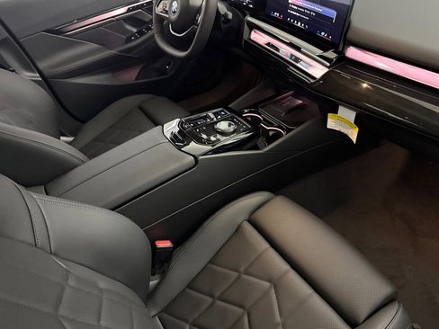 Used 2026 BMW i5 eDrive40 w/ Premium Package image 26