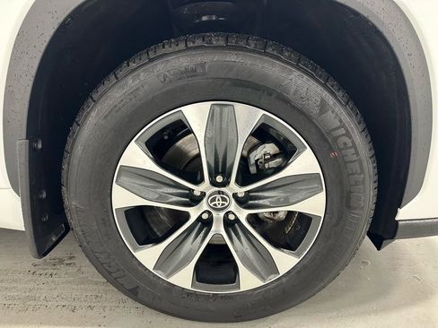 Used 2025 Toyota Highlander XLE image 64