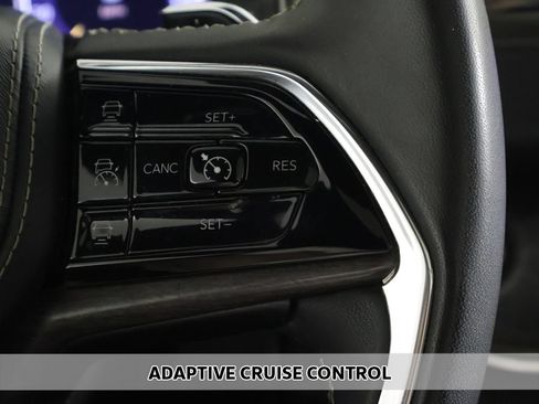 Used 2023 Jeep Grand Cherokee Overland w/ Luxury Tech Group IV AWD/4WD image 6