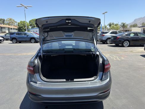 Used 2024 Volkswagen Jetta SE FWD image 14