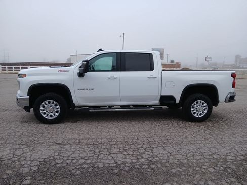 Used 2024 Chevrolet Silverado 2500 LT image 3