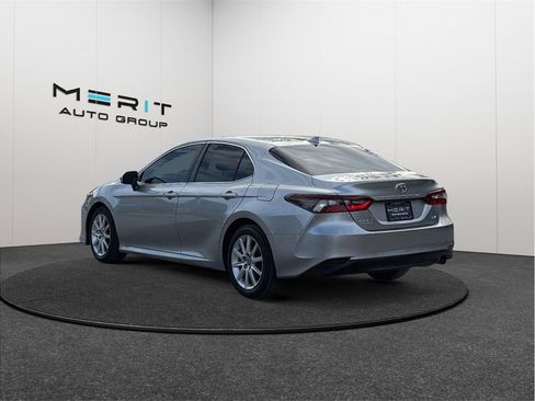 Used 2022 Toyota Camry LE image 7