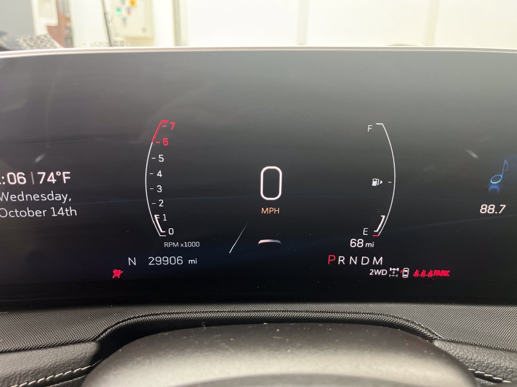 Used 2024 Cadillac XT4 Luxury w/ Cold Weather Package AWD/4WD image 19