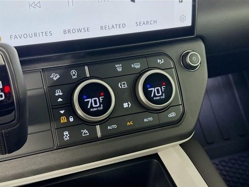 New 2026 Land Rover Defender 110 X-Dynamic SE image 18