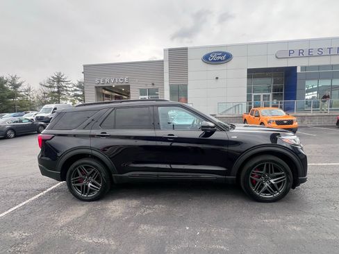 Used 2025 Ford Explorer ST-Line w/ Premium Package AWD/4WD image 8