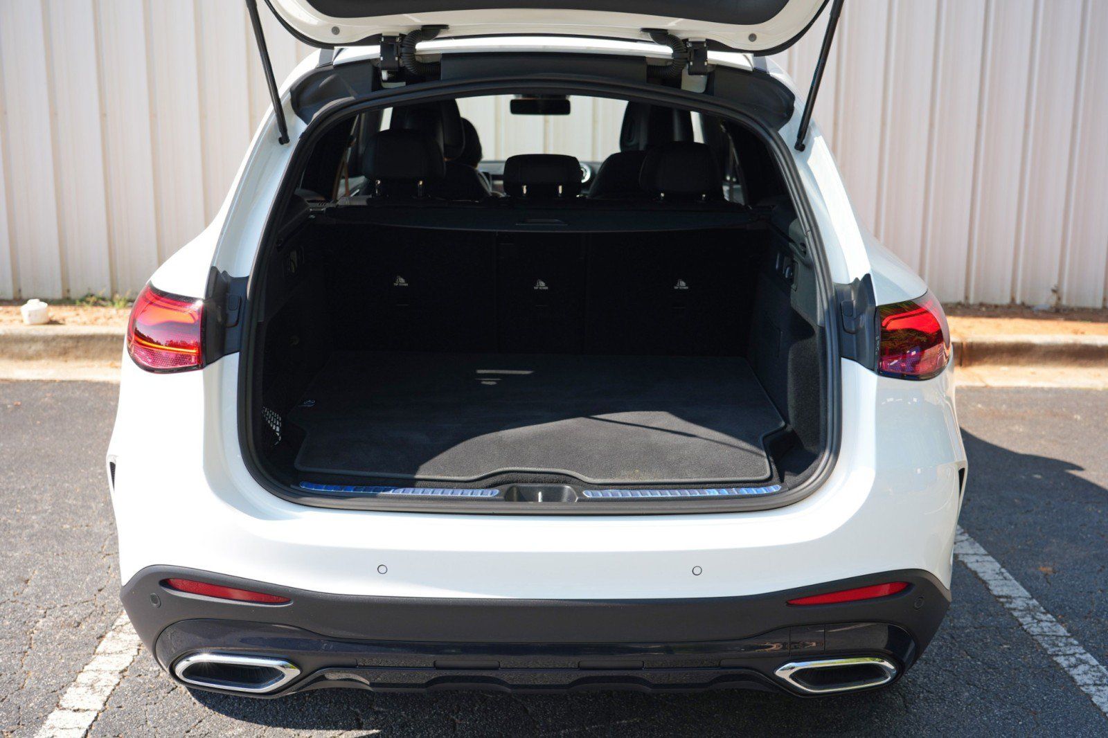 Used 2025 Mercedes-Benz GLC 350e 4MATIC w/ AMG Line image 10
