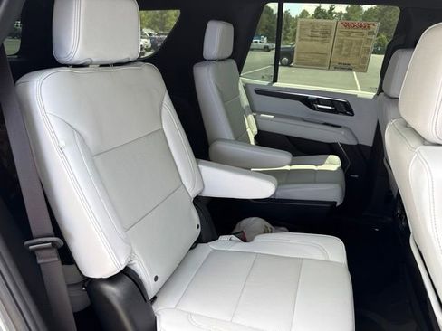 Used 2025 Chevrolet Tahoe Premier AWD/4WD image 29