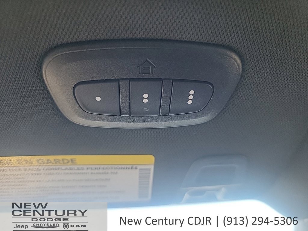 Used 2025 Jeep Grand Cherokee Limited w/ Luxury Tech Group II AWD/4WD image 18