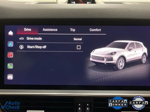 Used 2022 Porsche Cayenne w/ Premium Package image 45