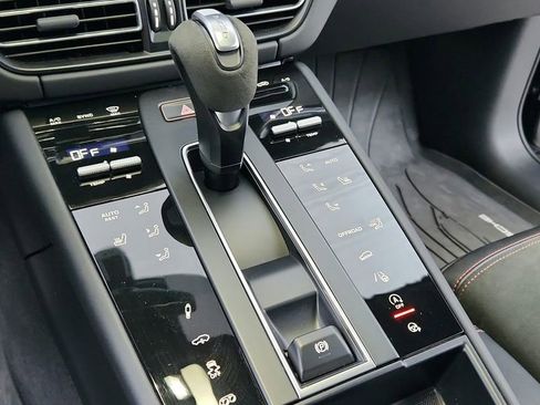 Used 2025 Porsche Macan GTS image 34